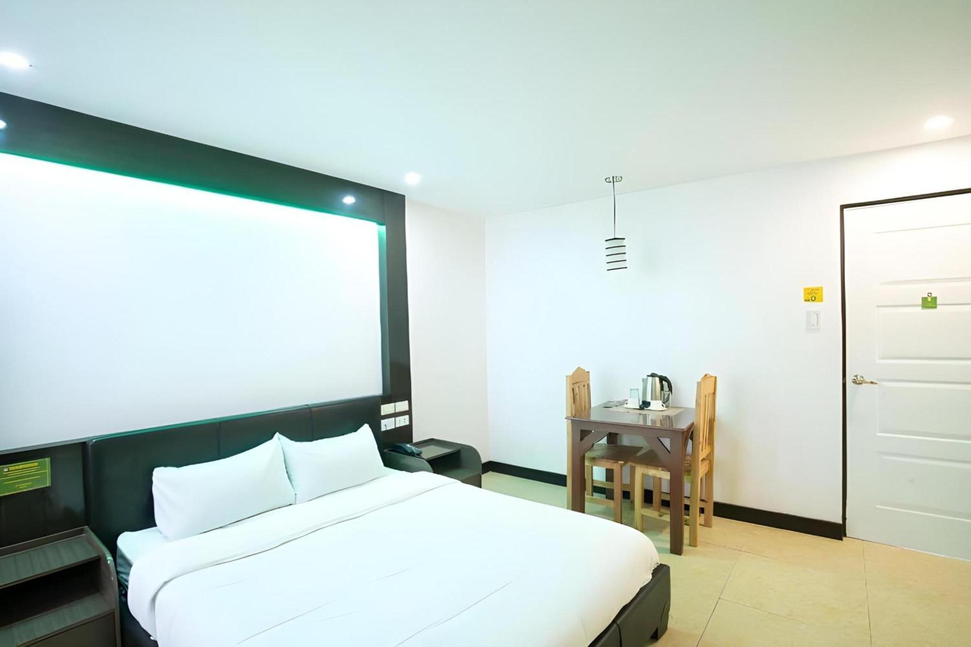 Oyo 195 Ranchotel - Binan Exterior photo