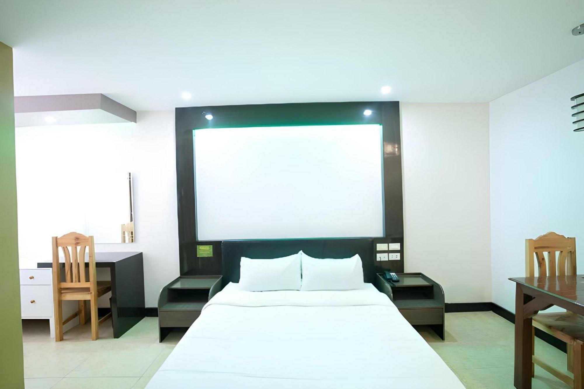 Oyo 195 Ranchotel - Binan Exterior photo